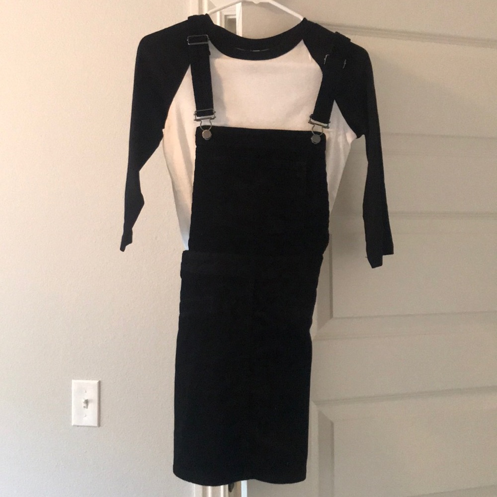 3/4 sleeve tshirt with black overall dress